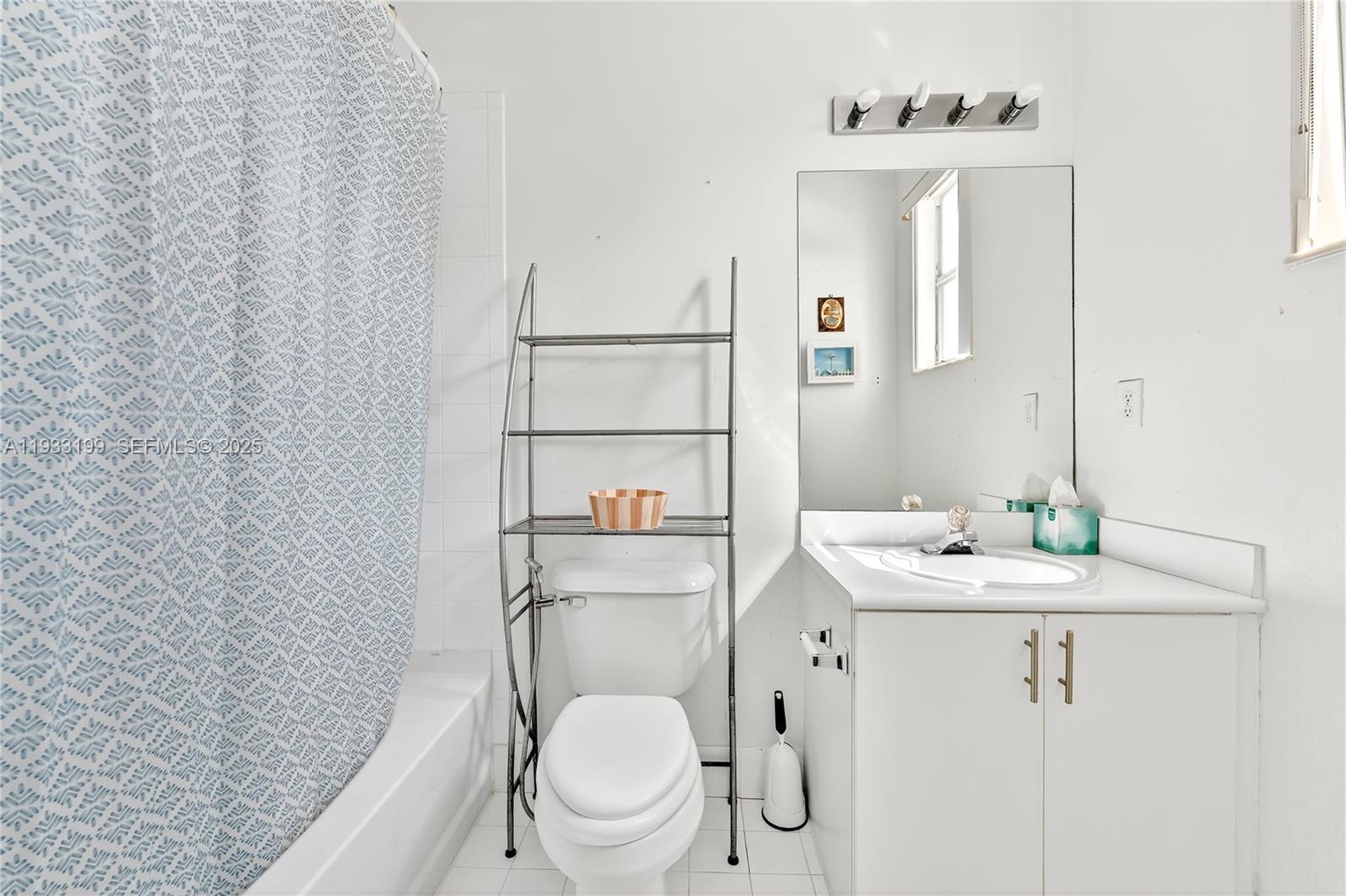 VILLAS DEL CAMPO SUB - Residential Lease