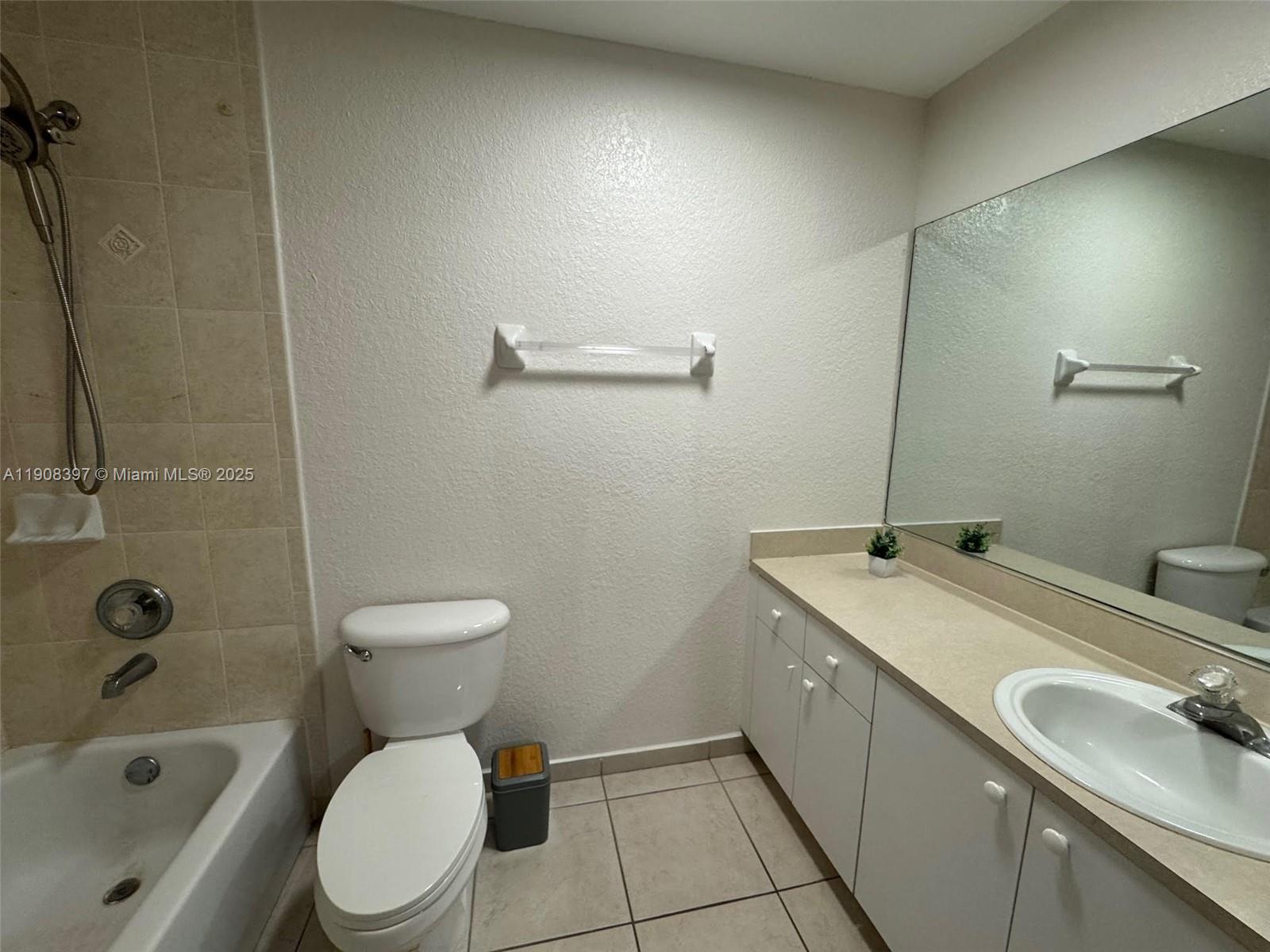 CORAL VILLAS WEST CONDO - Residential Lease