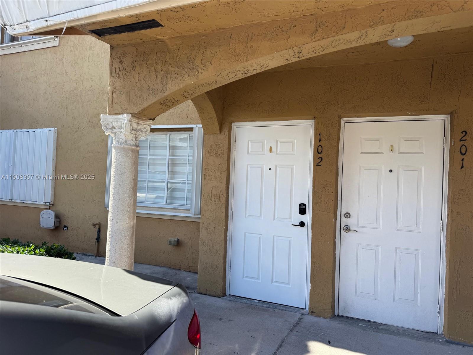 CORAL VILLAS WEST CONDO - Residential Lease