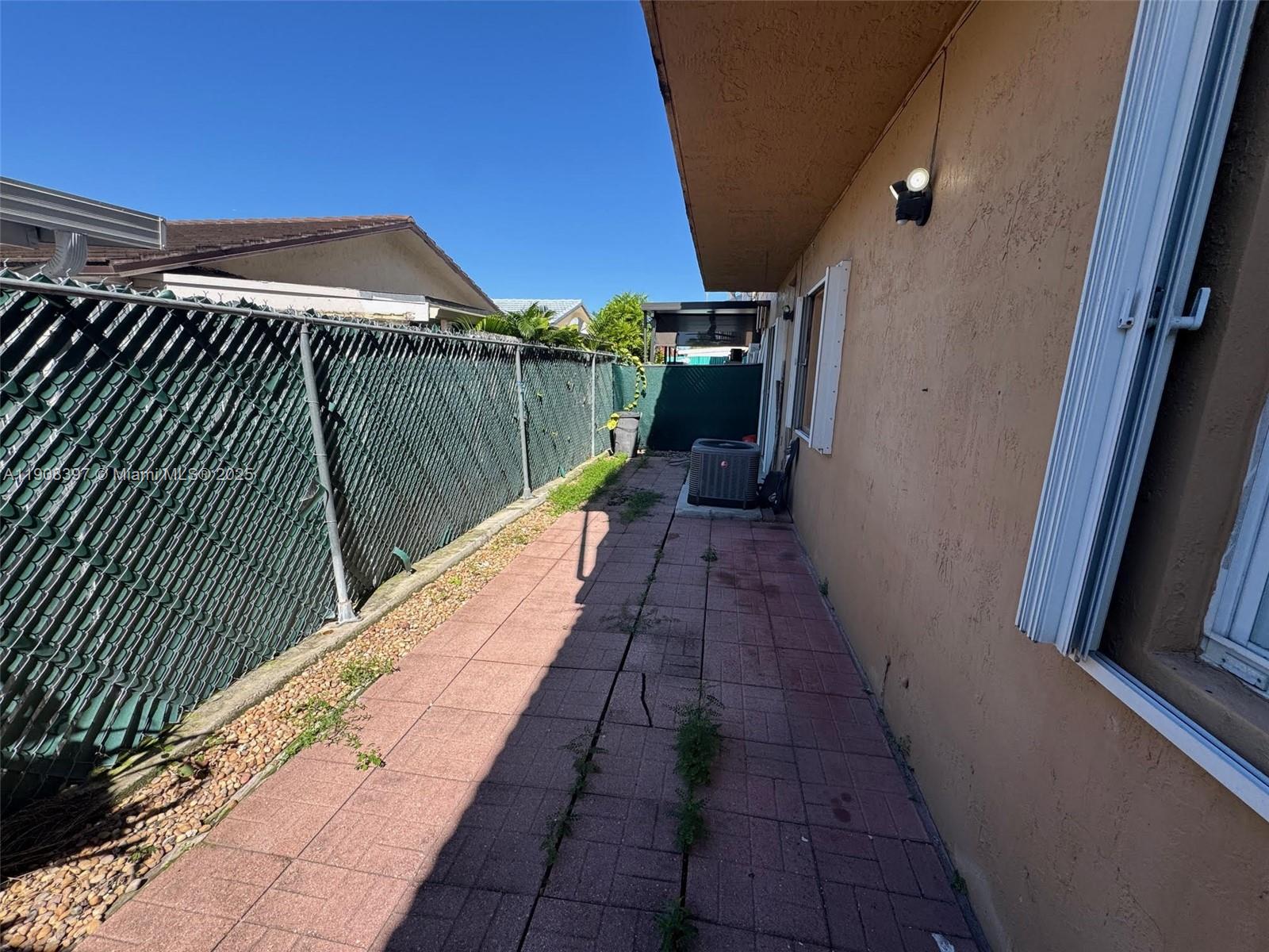 CORAL VILLAS WEST CONDO - Residential Lease