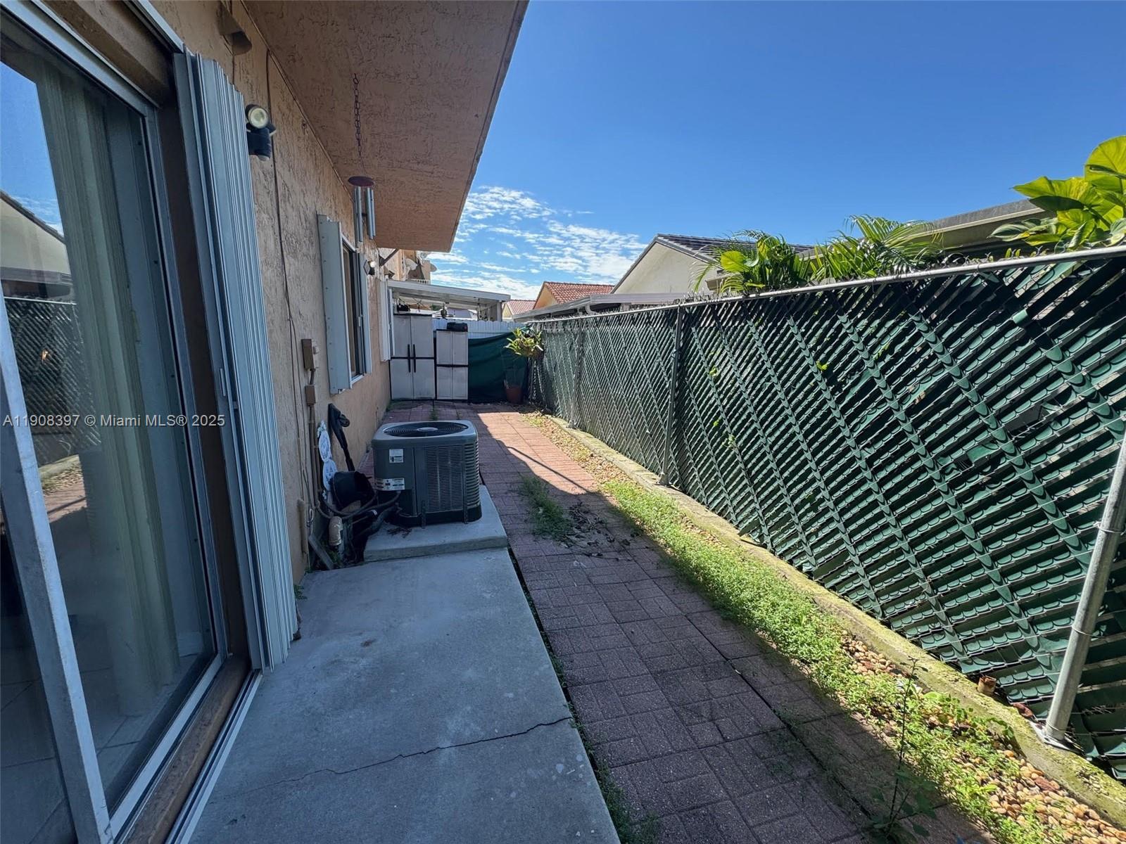 CORAL VILLAS WEST CONDO - Residential Lease