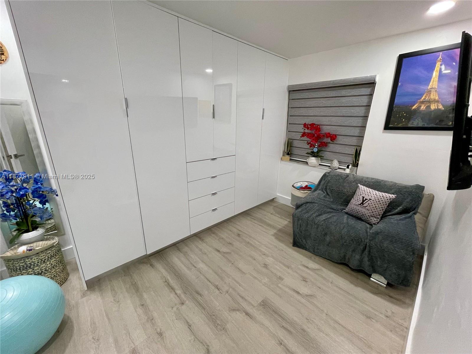 FOX CHASE CONDO #3 - Residential