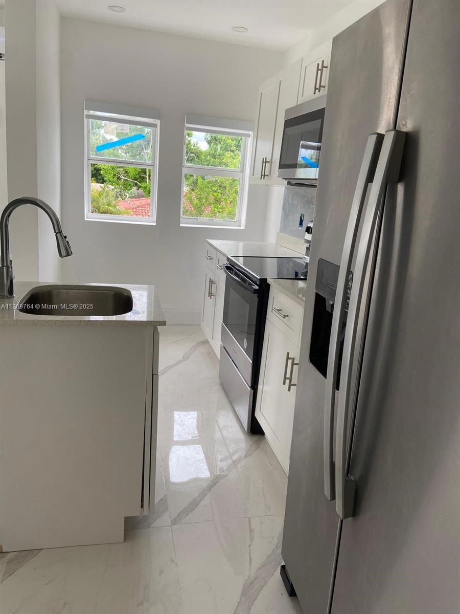 HOLLYWOOD SOUTH SIDE ADD - Residential Lease