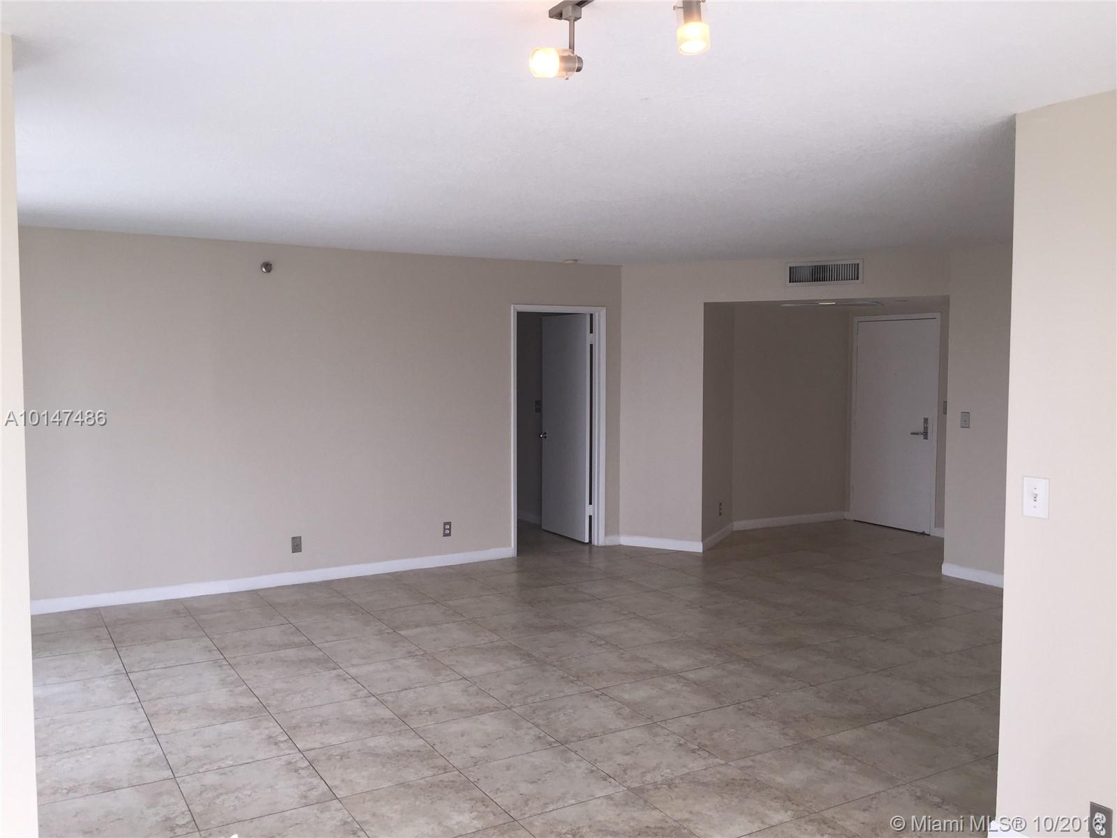 Beautiful corner Unit 2/2 plus den, granite countertops and stainless steel appliances, In unit washer and dryer. Very clean and recently painted. Good condo with nice amenities including pool and gym. Walking distance from Aventura Mall and Aventura parks and recreation. 10 minutes from the beach and spectacular golf course view.