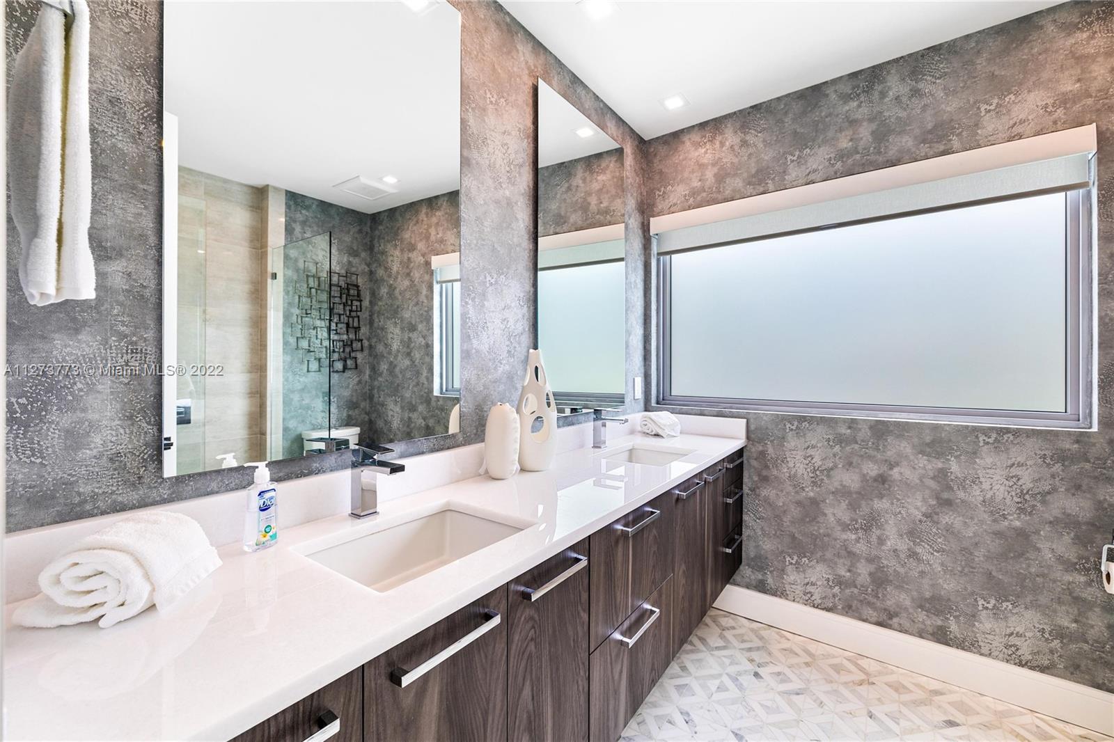 JOHNSTON HEIGHTS - Residential