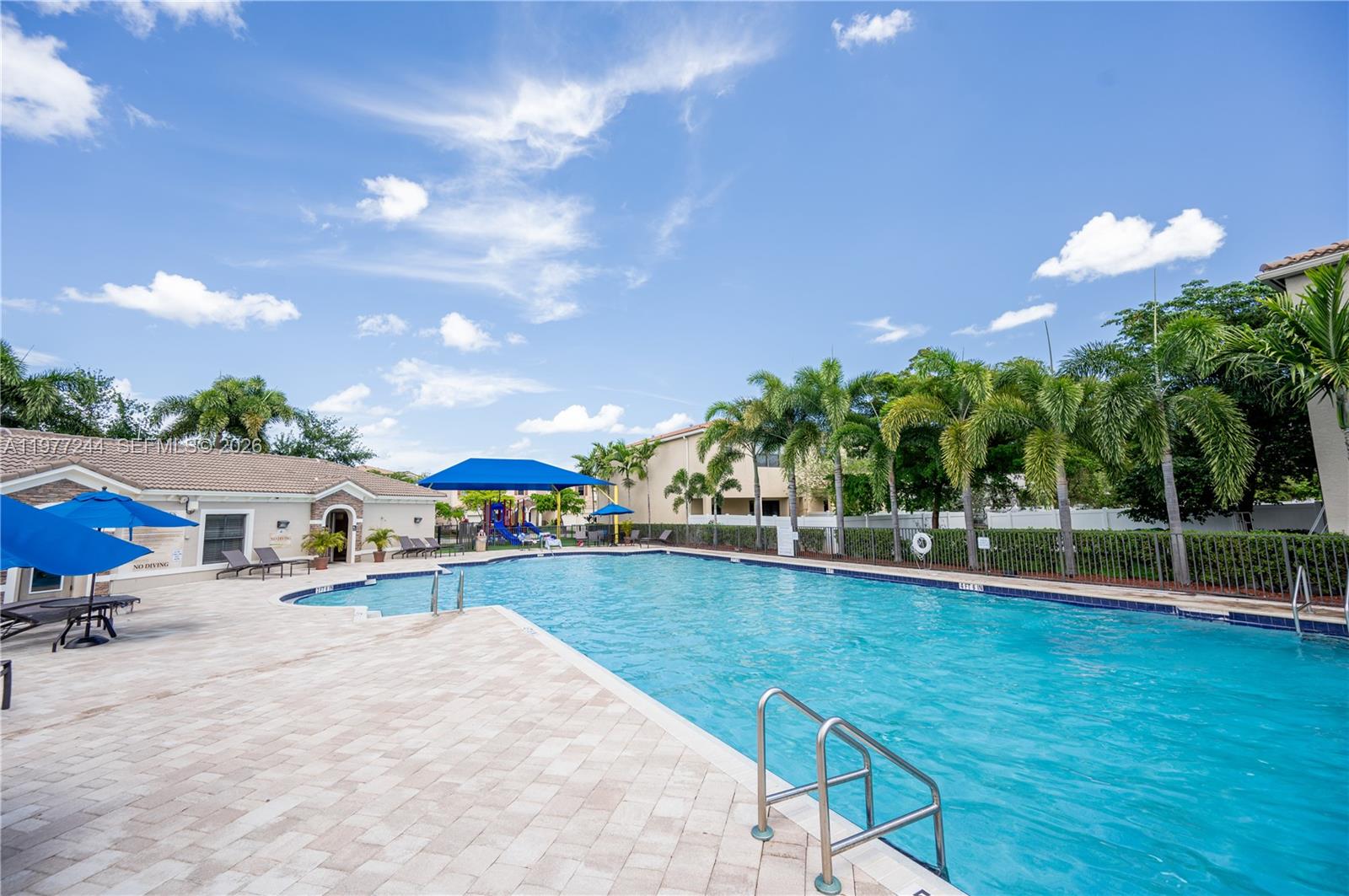 CHAMPION LAKES - Residential