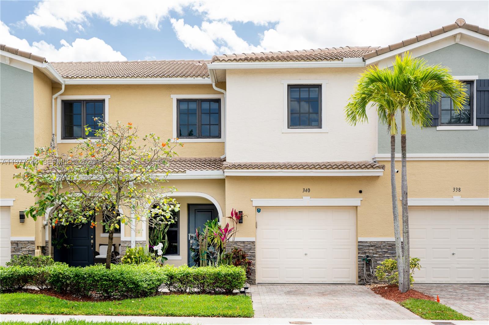 CHAMPION LAKES - Residential