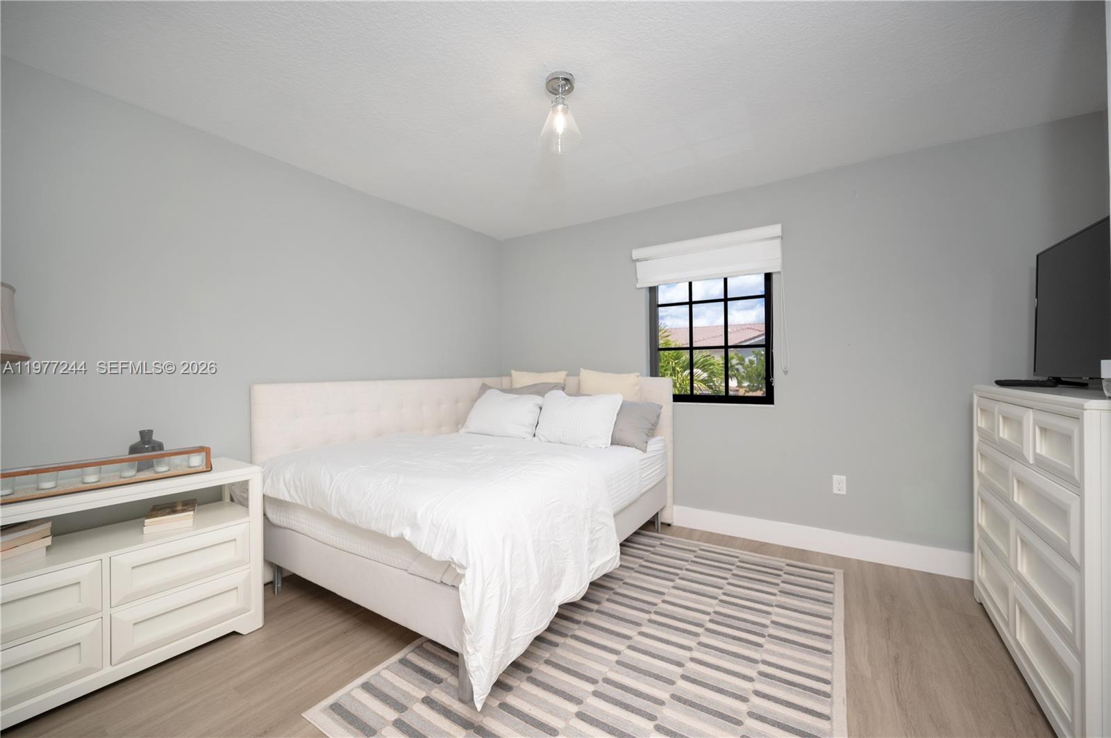 CHAMPION LAKES - Residential