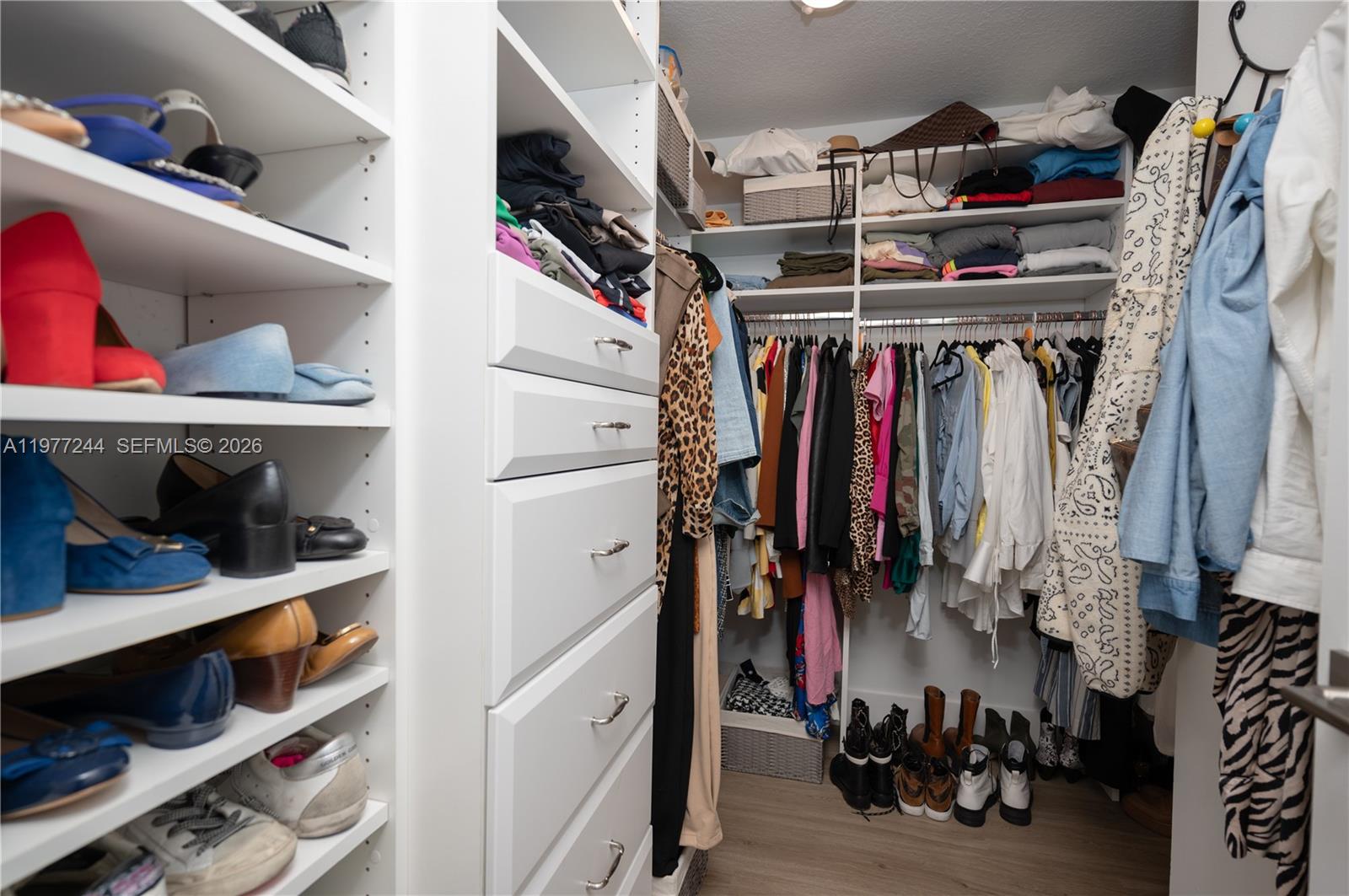 CHAMPION LAKES - Residential