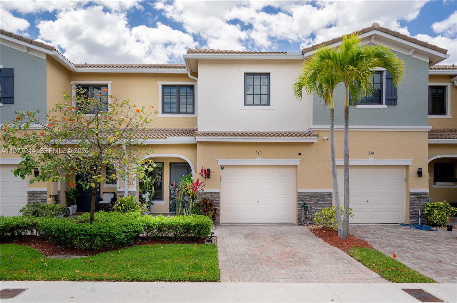 CHAMPION LAKES - Residential