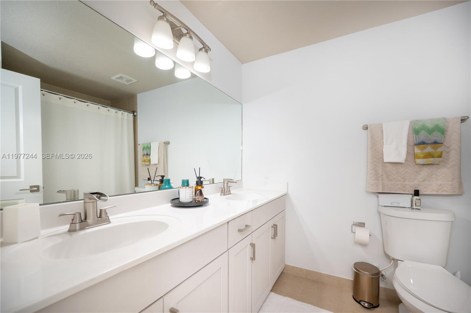 CHAMPION LAKES - Residential