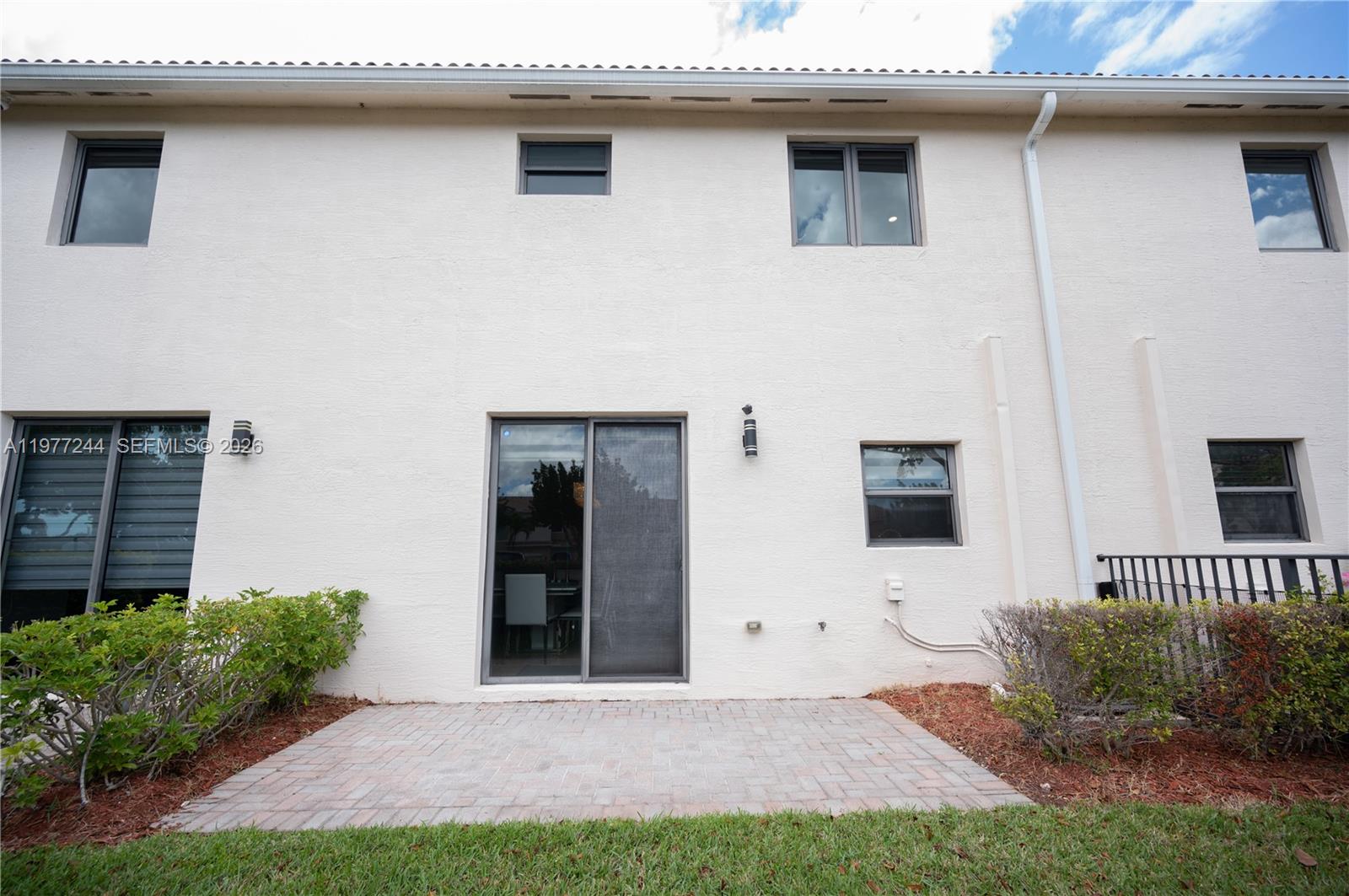 CHAMPION LAKES - Residential