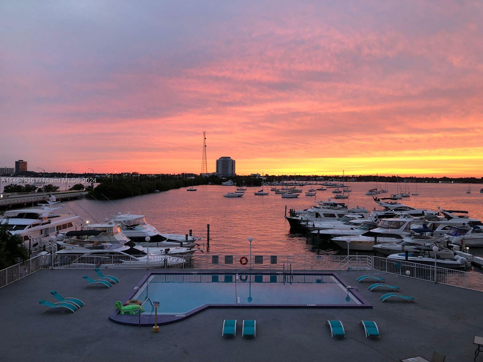 PERFECT INVESTMENT PROPERTY, SPECTACULAR VIEWS OVERLOOKING THE INTRACOASTAL AND THE DOWNTOWN SKYLINE. FULLY FURNISHED AND EQUIPPED, READY FOR SHORT TERM RENTALS. SHORT WALKING DISTANCES TO SUPERMARKETS, RESTAURANTS AND ONLY A SHORT DRIVING DISTANCE TO THE BEACH. BUILDING HAS 24/7 CONCIERGE, SWIMMING POOL, DIRECT ACCES TO THE MARINA,BOAT RENTALS AND MORE. CASH ONLY. APPROVE FOR AIRBNB LICENCE