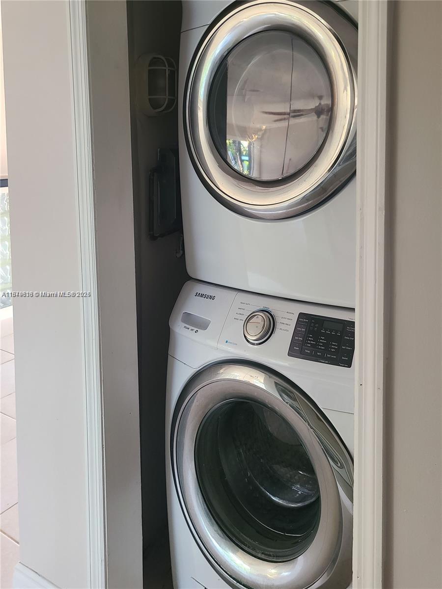 LUCY CONDO - Residential