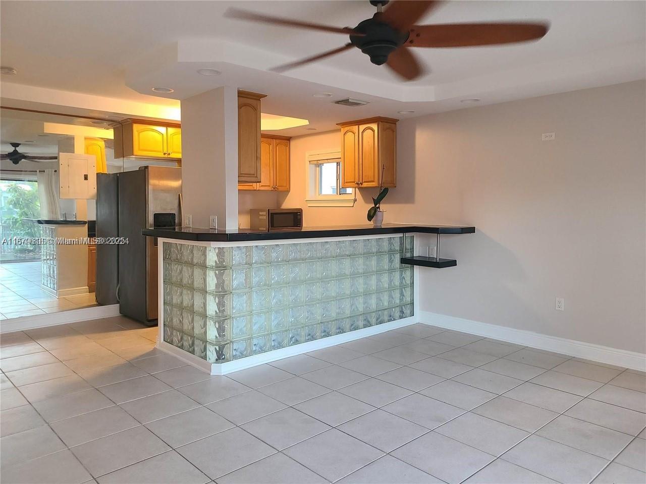2033 Calais Dr 5