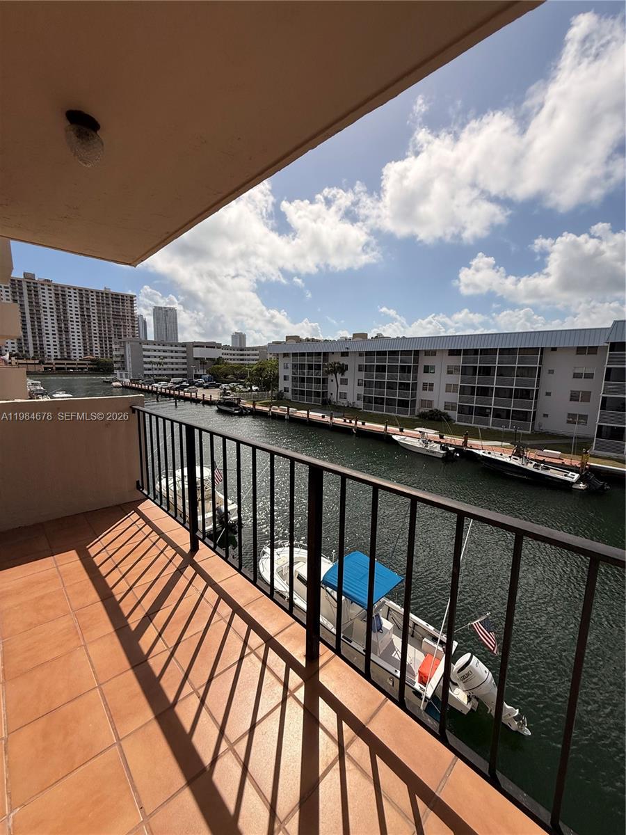 3860 NE 170th St 304