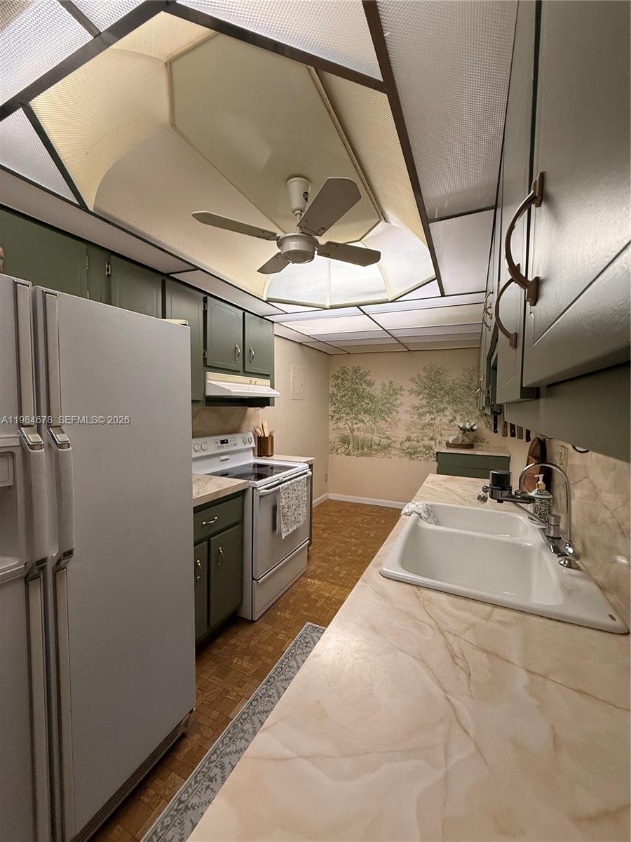 3860 NE 170th St 304