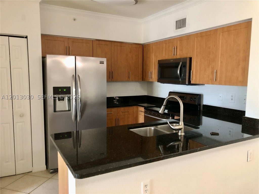 Photo of 6559 Emerald Dunes Dr #304, West Palm Beach, FL 33411 (MLS # A12013030)