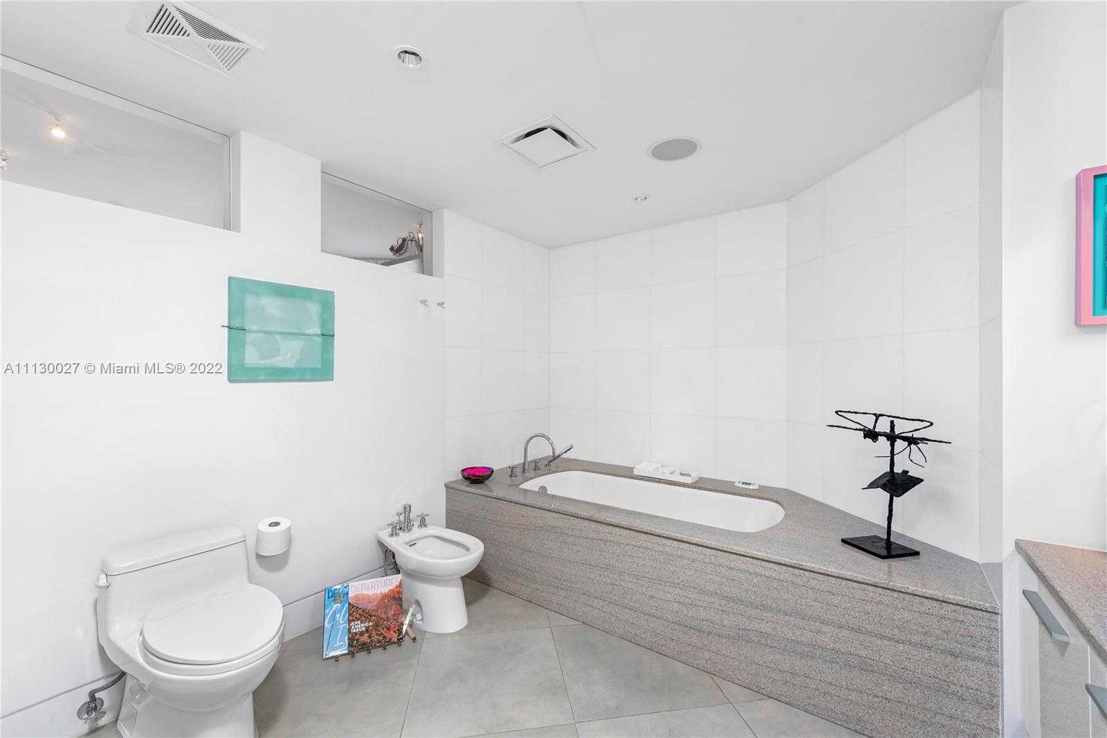 AZURE CONDO - Residential