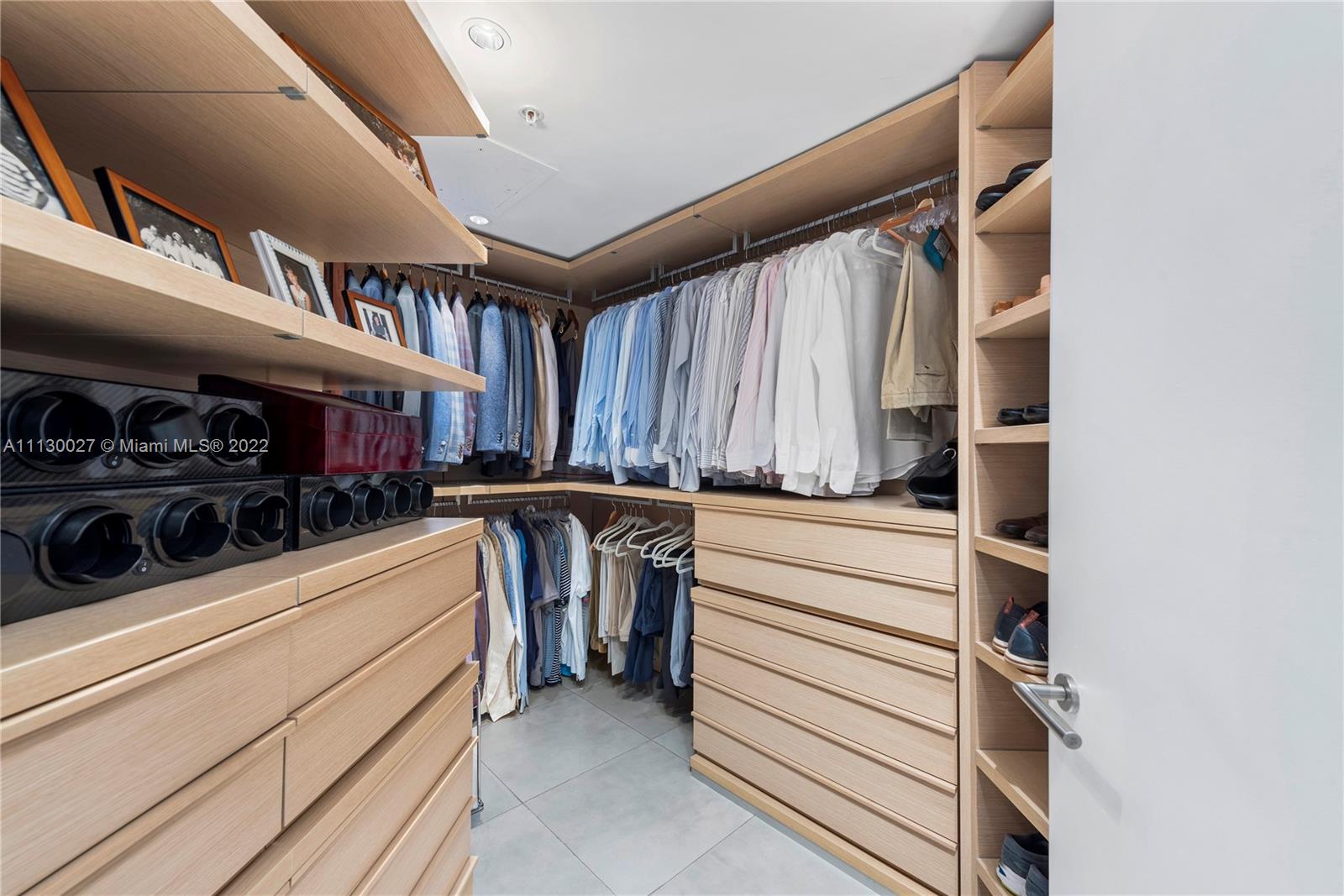 AZURE CONDO - Residential