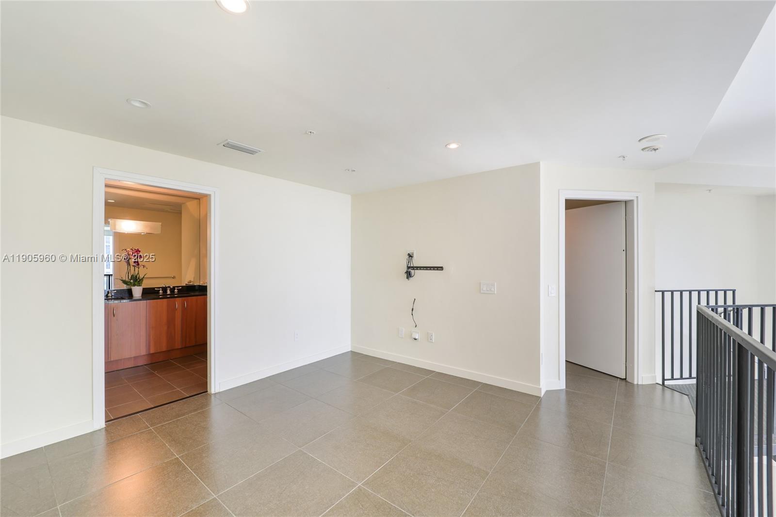 MET 1 CONDO - Residential