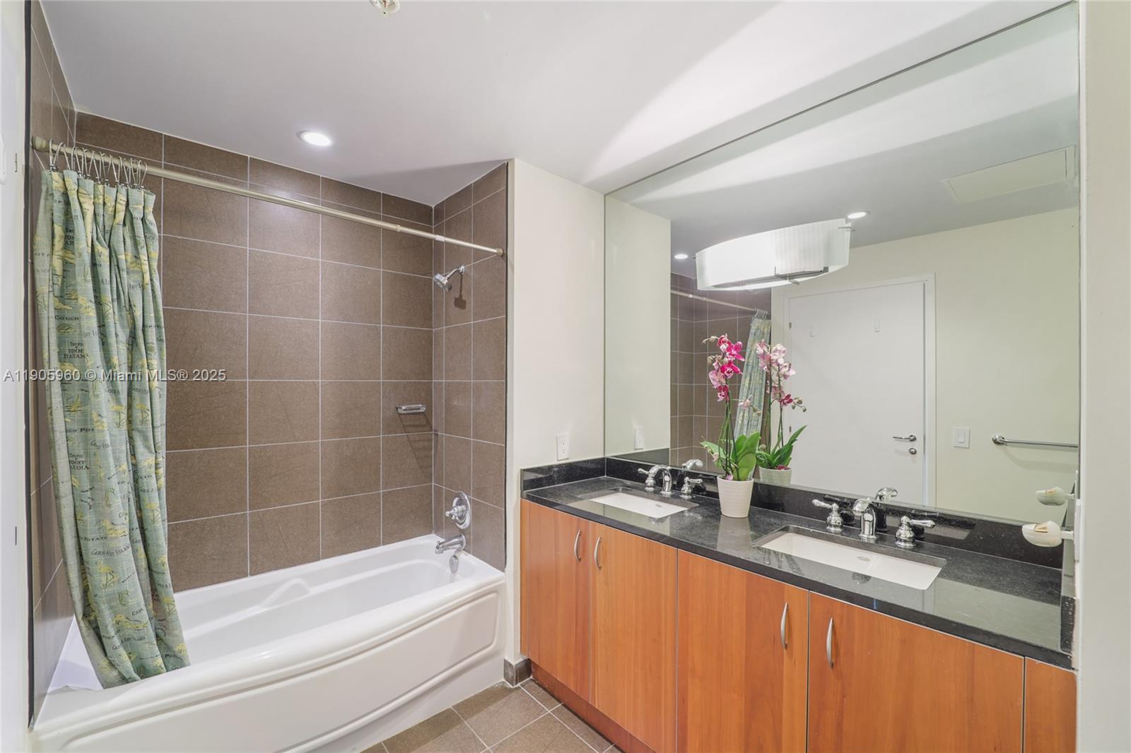 MET 1 CONDO - Residential