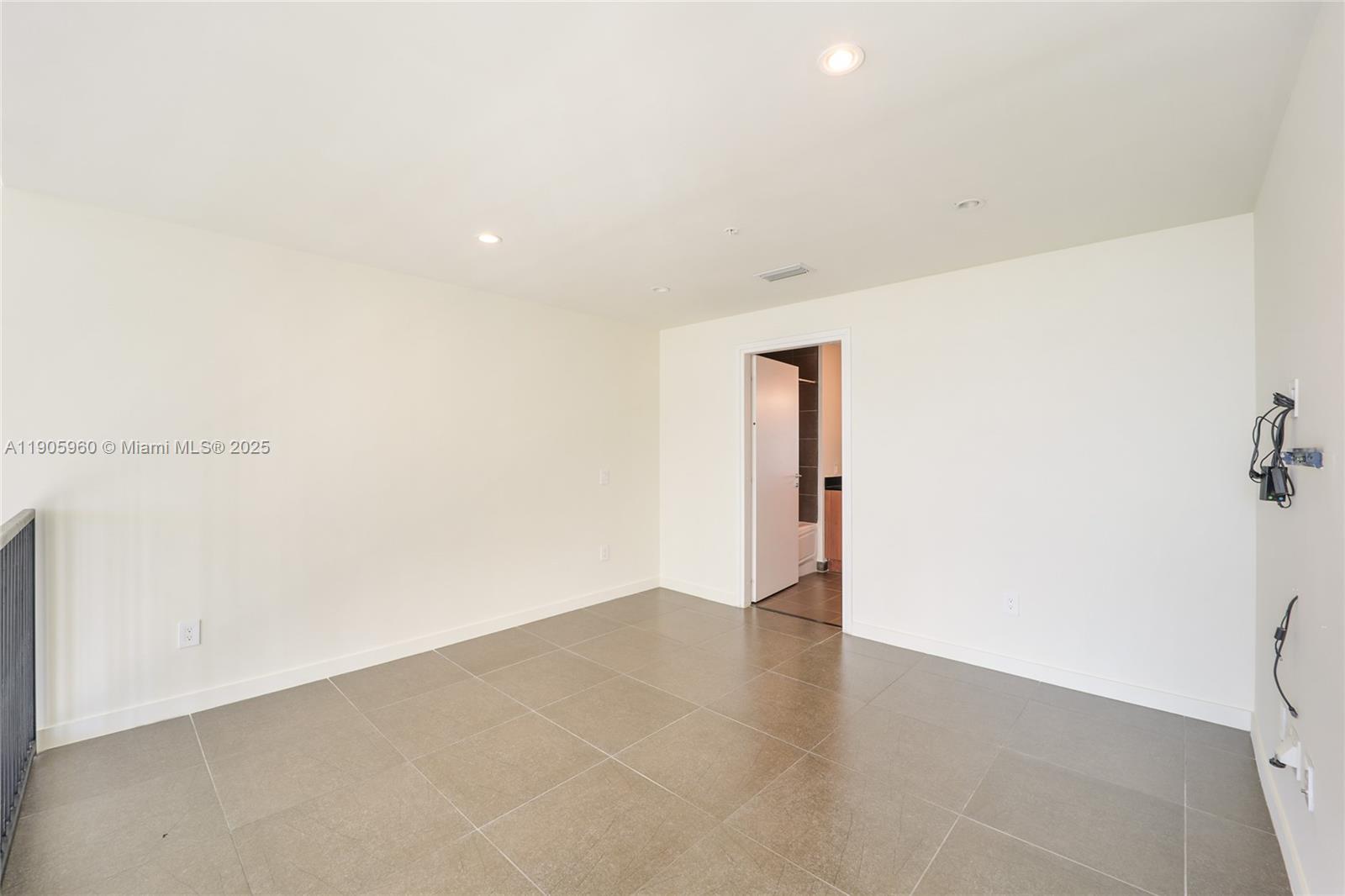 MET 1 CONDO - Residential