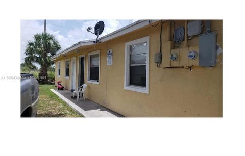 Duplex in West Palm Beach FL 4023 Windsor Ave Ave.jpg
