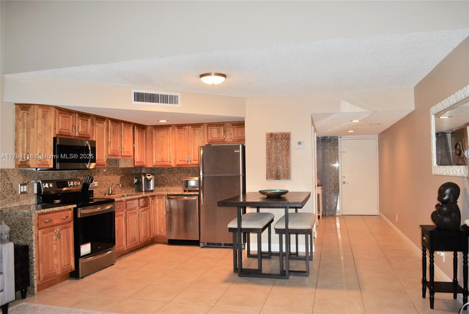 49 Deer Creek Rd E105, Deerfield Beach, Broward County, Florida - 1 Bedrooms  
2 Bathrooms - 