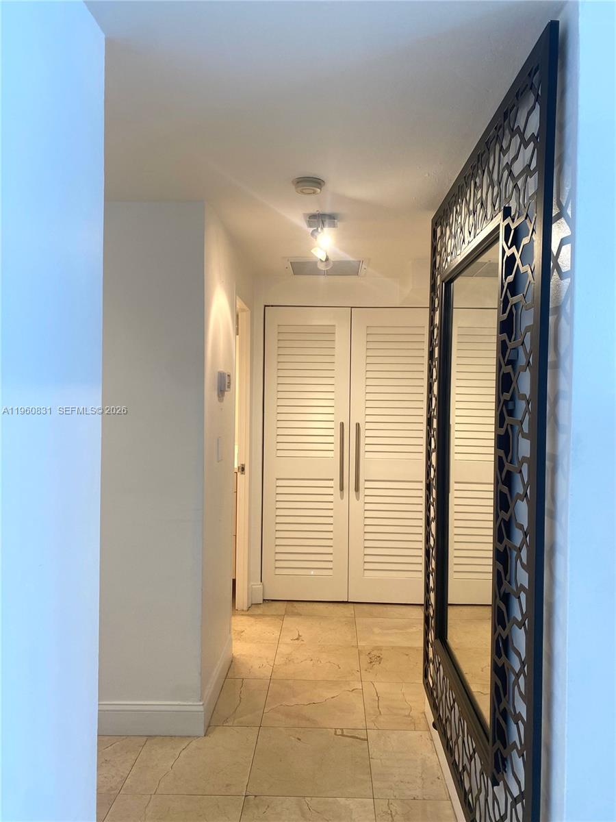 BRICKELL BAY TOWER CONDO - Residential Lease