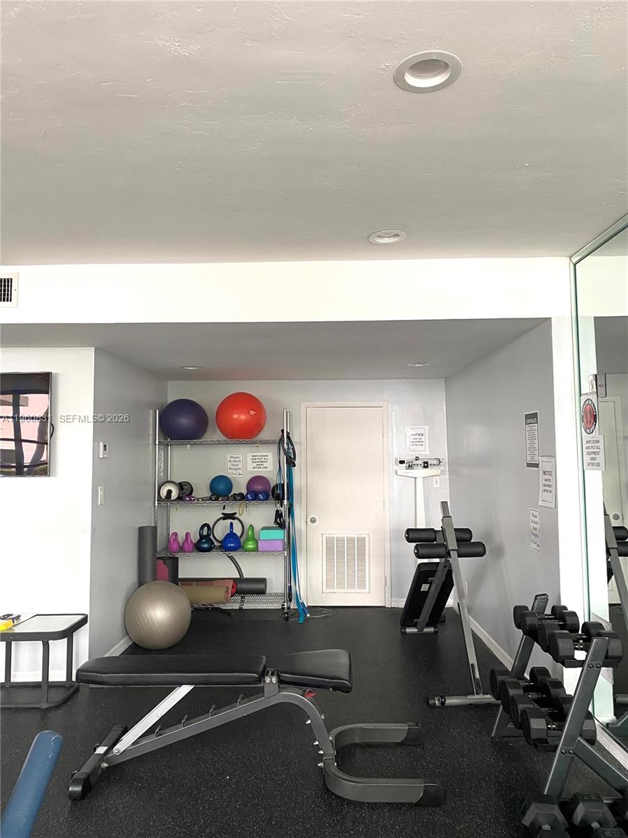 BRICKELL BAY TOWER CONDO - Residential Lease