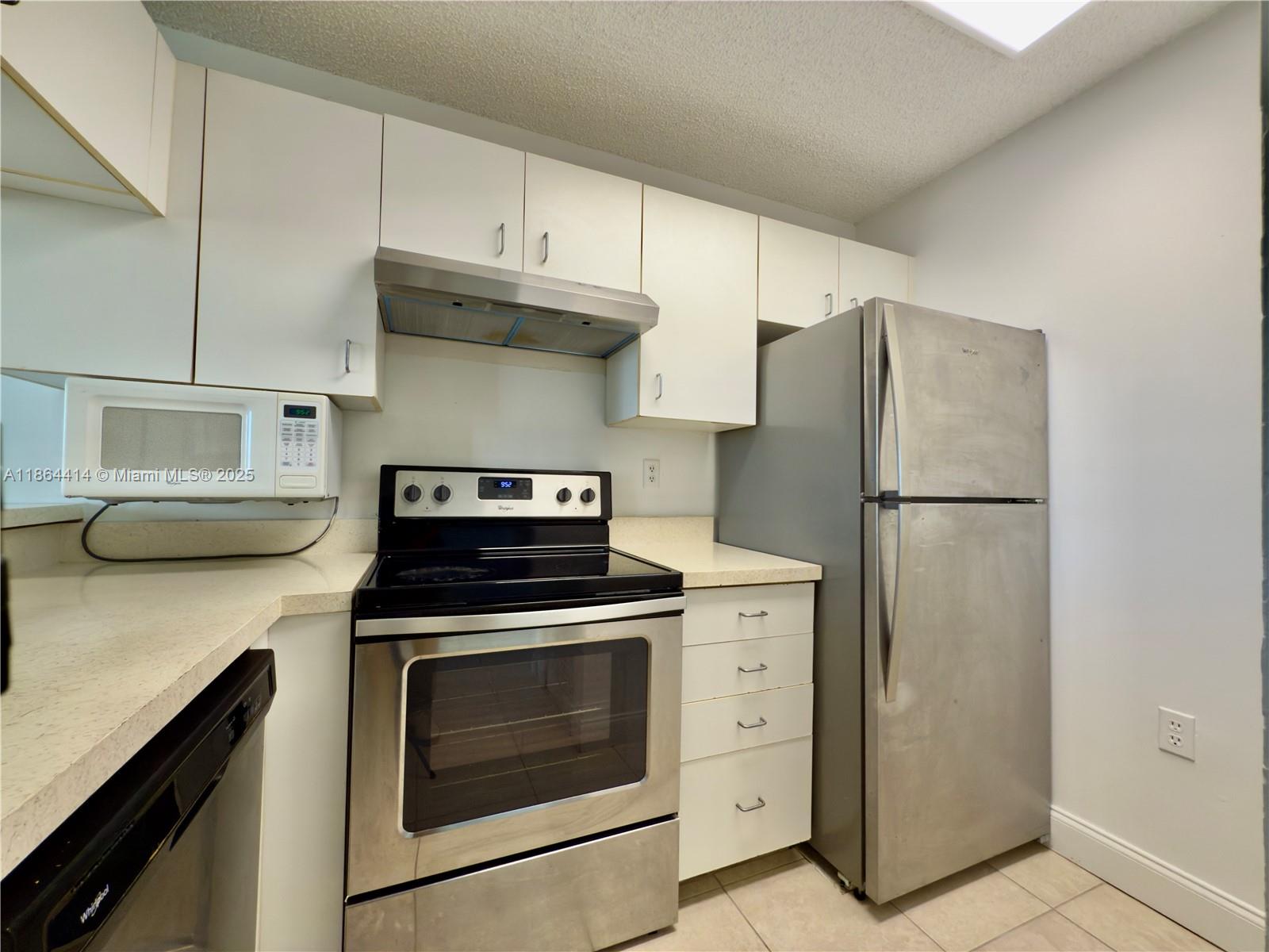 *** PLEASE READ
Enjoy living in Sterling Villages at Palm Beach Lakes! Spacious 1-bed / 1-bath condo featuring a bright layout, tile floors, and a private screened balcony with a storage closet. Plenty of storage throughout. Gated community with pool, clubhouse, gym, and tennis courts.
Prime location just off Village Blvd with easy access to I-95, Palm Beach Outlets, downtown West Palm Beach, and the beaches. Includes 1 assigned parking space, washer/dryer inside, and ample guest parking. Available unfurnished for annual rental starting August 23, 2025. HOA approval required. $100 refundable key deposit.
Easy to show – lockbox on site, schedule via ShowingTime.