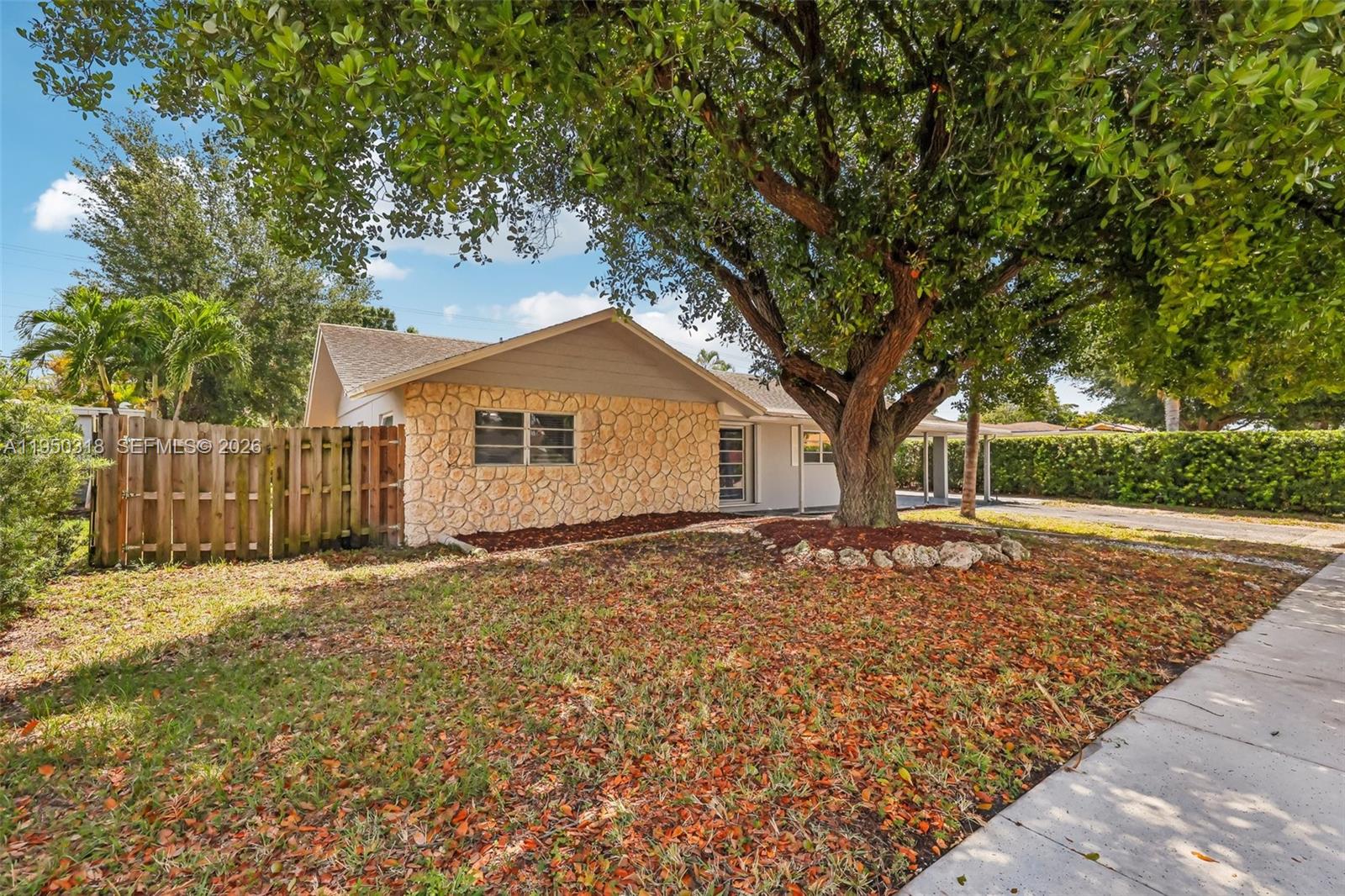 COUNTRY CLUB VILLAGE SEC - Residential