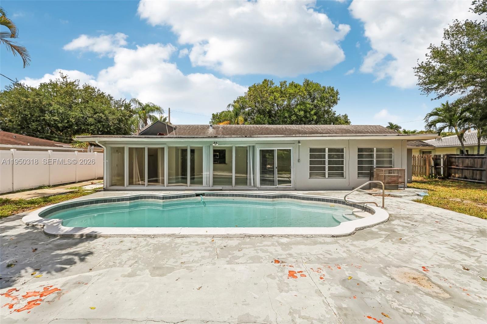 COUNTRY CLUB VILLAGE SEC - Residential