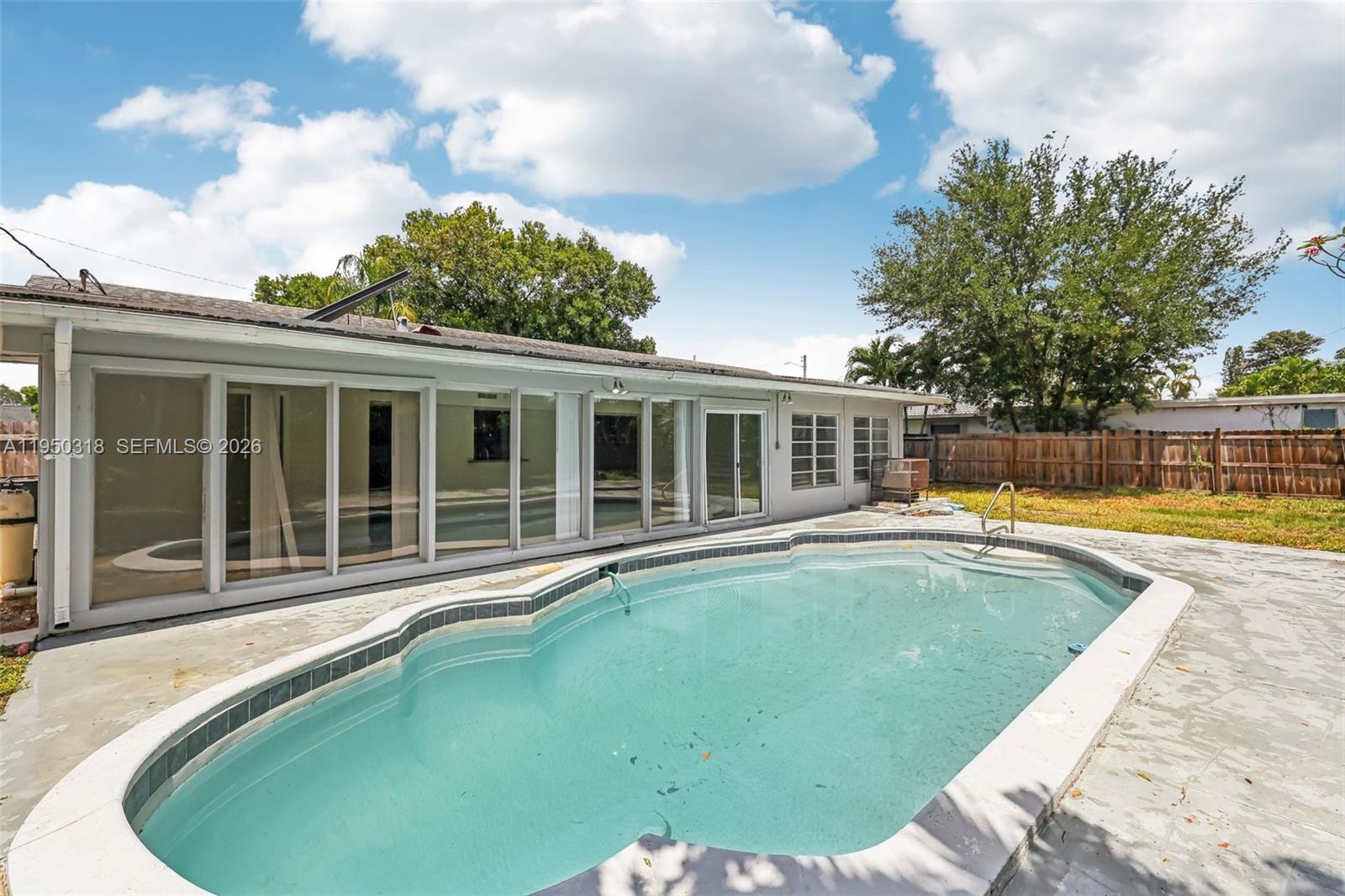 COUNTRY CLUB VILLAGE SEC - Residential