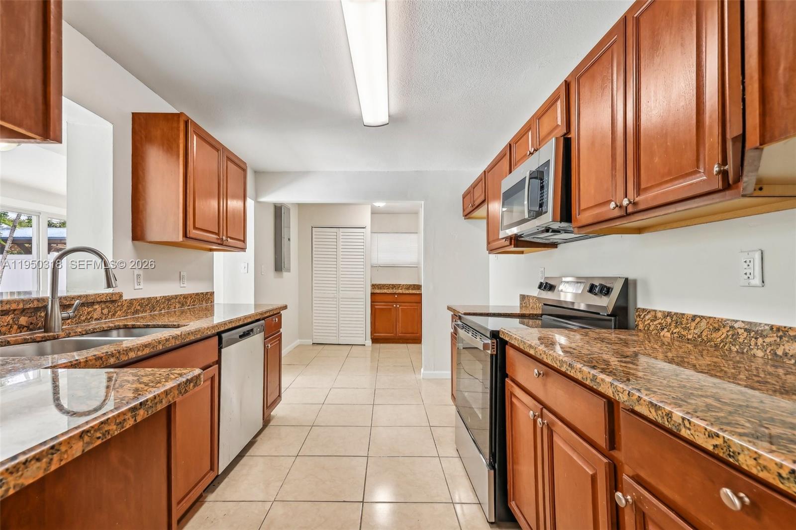 COUNTRY CLUB VILLAGE SEC - Residential