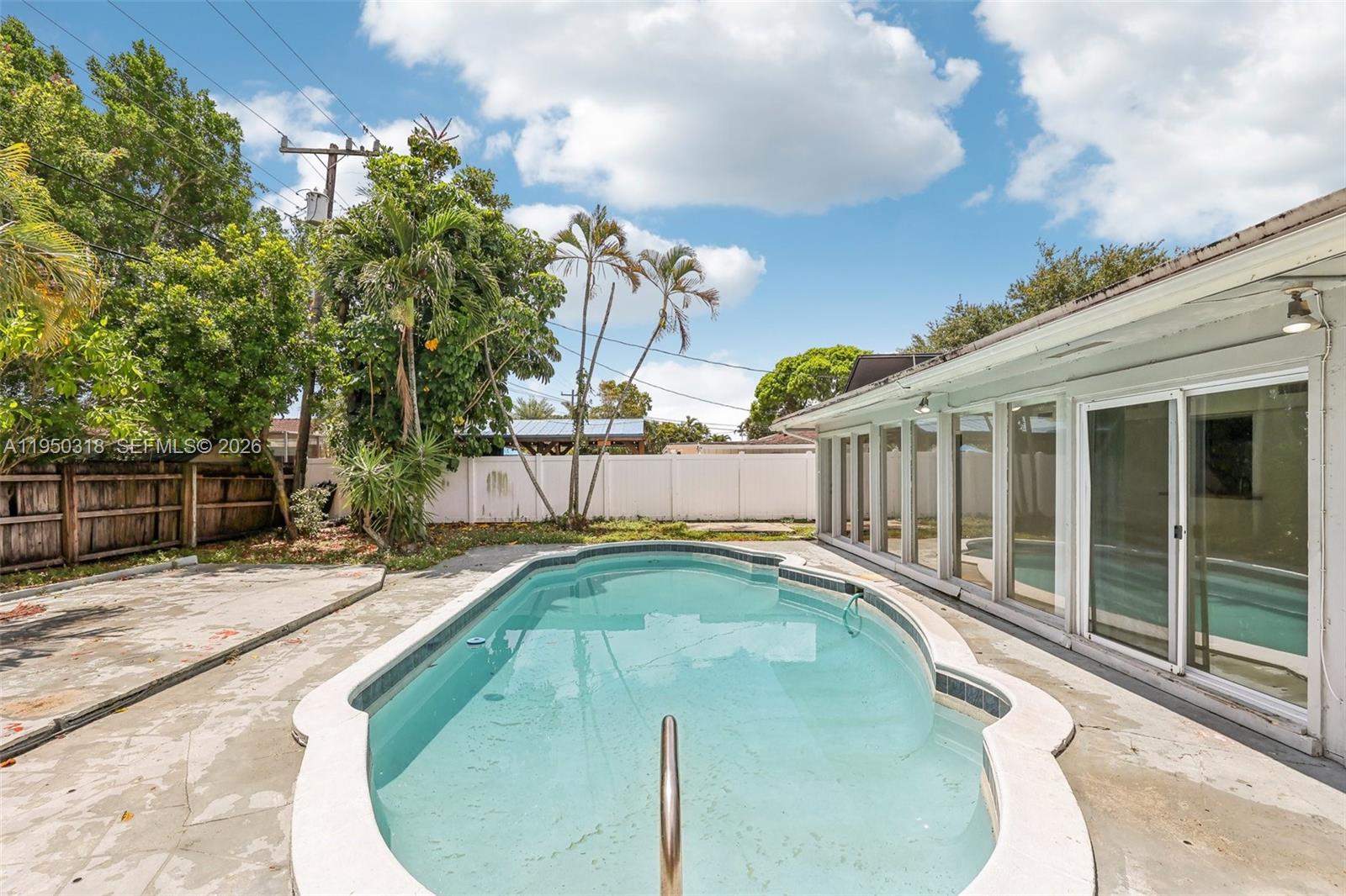 COUNTRY CLUB VILLAGE SEC - Residential