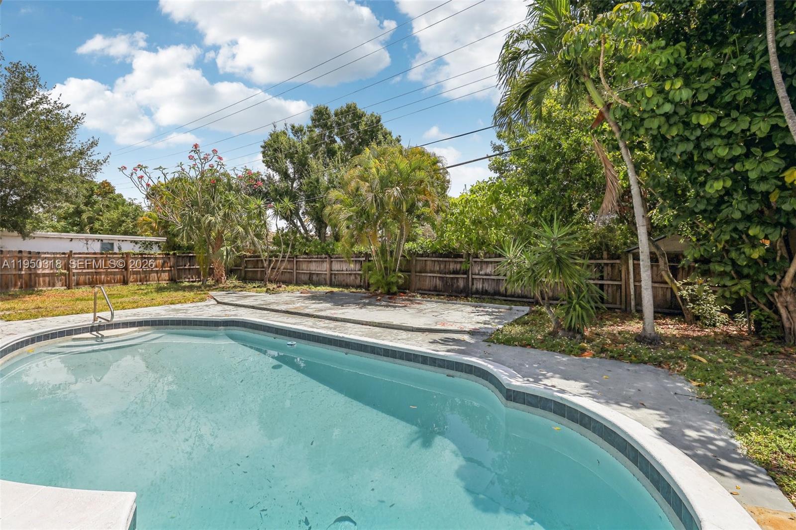 COUNTRY CLUB VILLAGE SEC - Residential