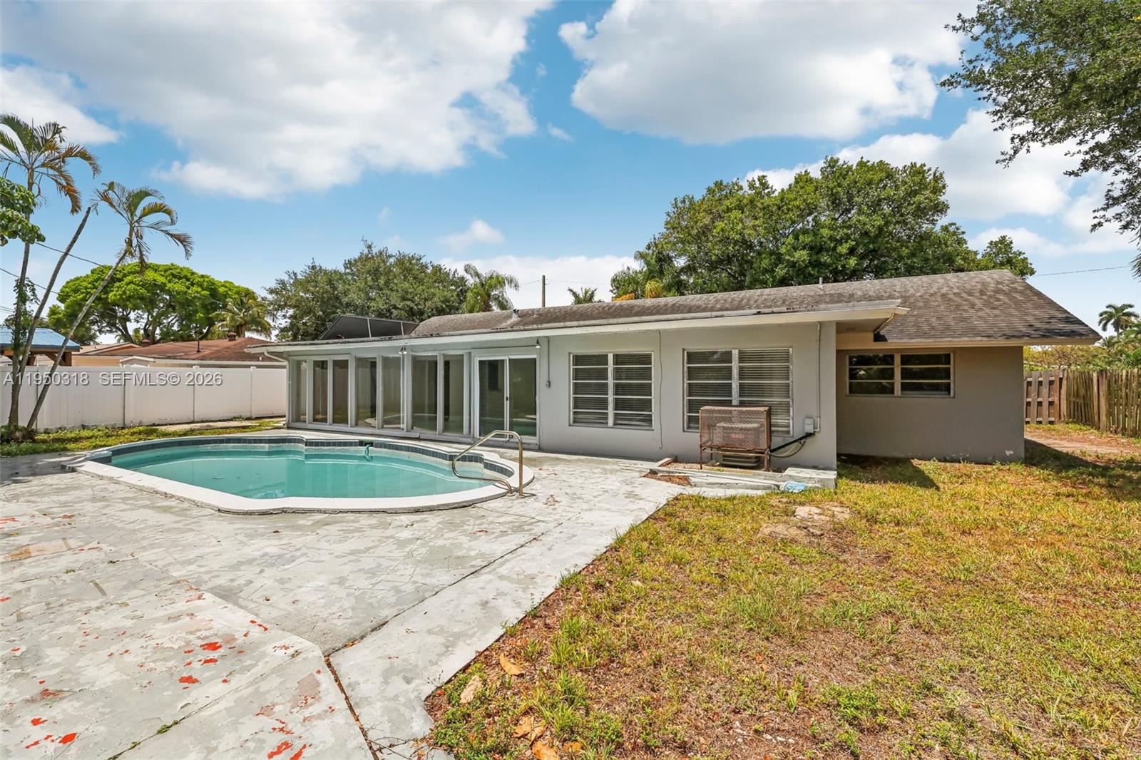 COUNTRY CLUB VILLAGE SEC - Residential