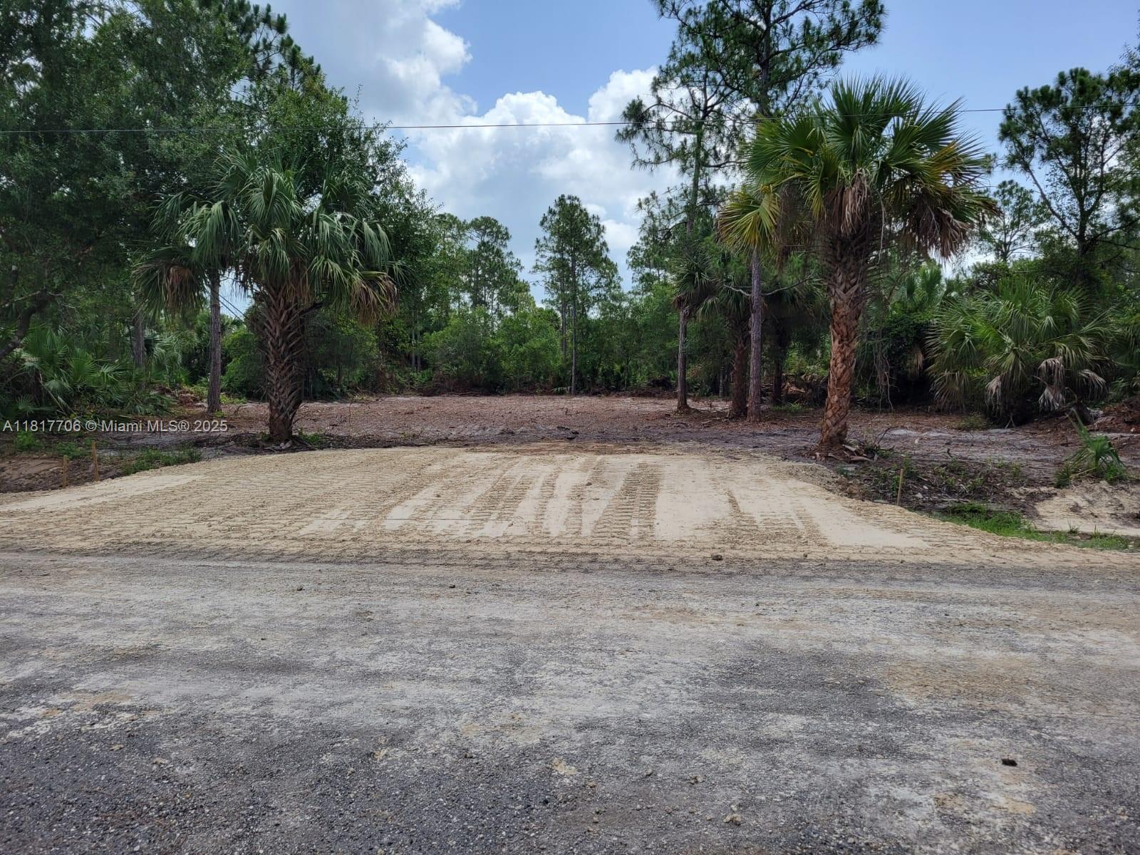 HIGH ZONED 1.25-acre lot available in a GROWING area of new construction! LOTS of new homes being built around. This property features convenient new driveway and is partially cleared, some more cleaning can be negotiated at no extra cost making it ready for your building plans. This lot offers peace of mind and security for your future home or investment. Connecting utilities will be a breeze DUE TO LINE PASSING IN FRONT of lot . The property is partially fenced on TWO sides, providing a sense of boundary and privacy. Its strategic location in a high-growth area ensures excellent potential for value appreciation. Survey available.
SE HABLA ESPANOL