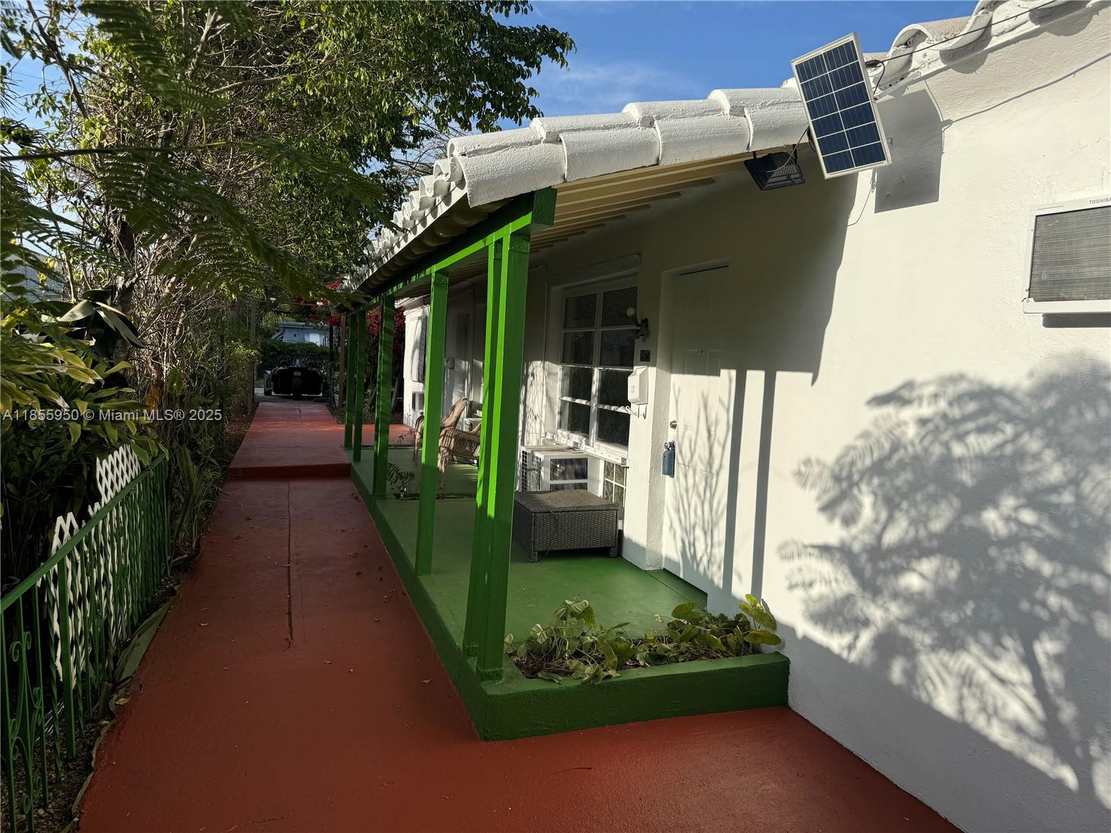 Charming 2BR/1BA duplex in the heart of downtown Hollywood. Surrounded by tropical trees and plants, this home offers a serene setting just minutes from the beach and downtown Hollywood. Enjoy 2 rear parking spaces plus street parking. Fast approval, no HOA. Pet-friendly (non-refundable fee, no aggressive breeds). Utilities not included. No smoking. Vacant and ready for immediate move-in—don’t miss this opportunity!
