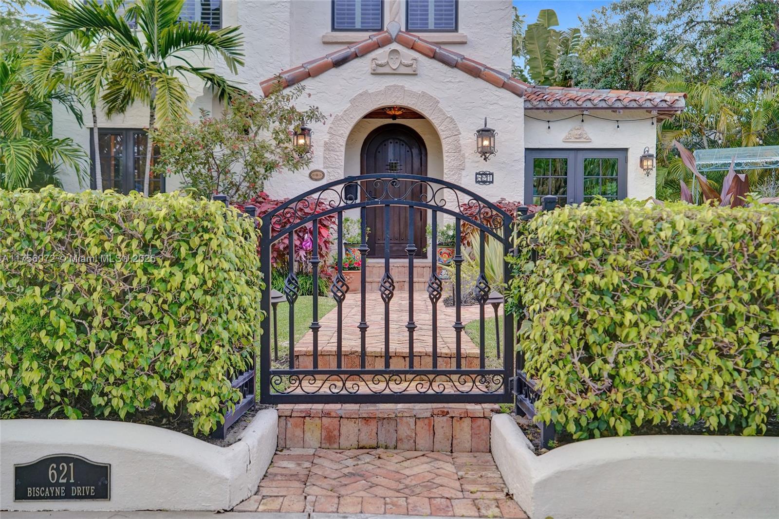 621 Biscayne Dr
