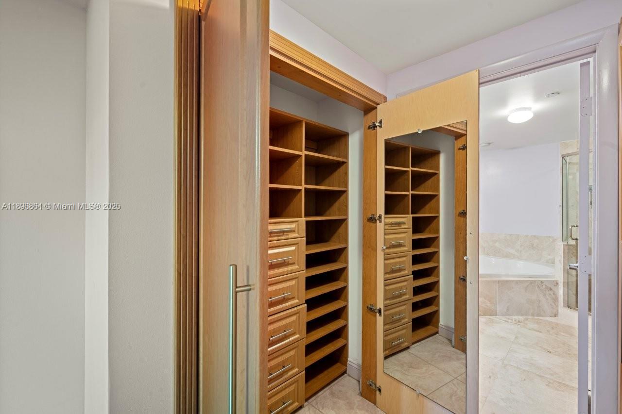 VERANDA CONDO - Residential