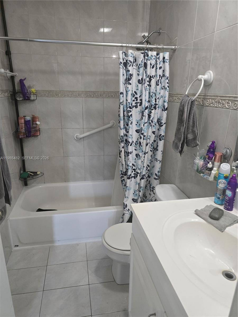 ROYAL PALMS CONDO - Residential