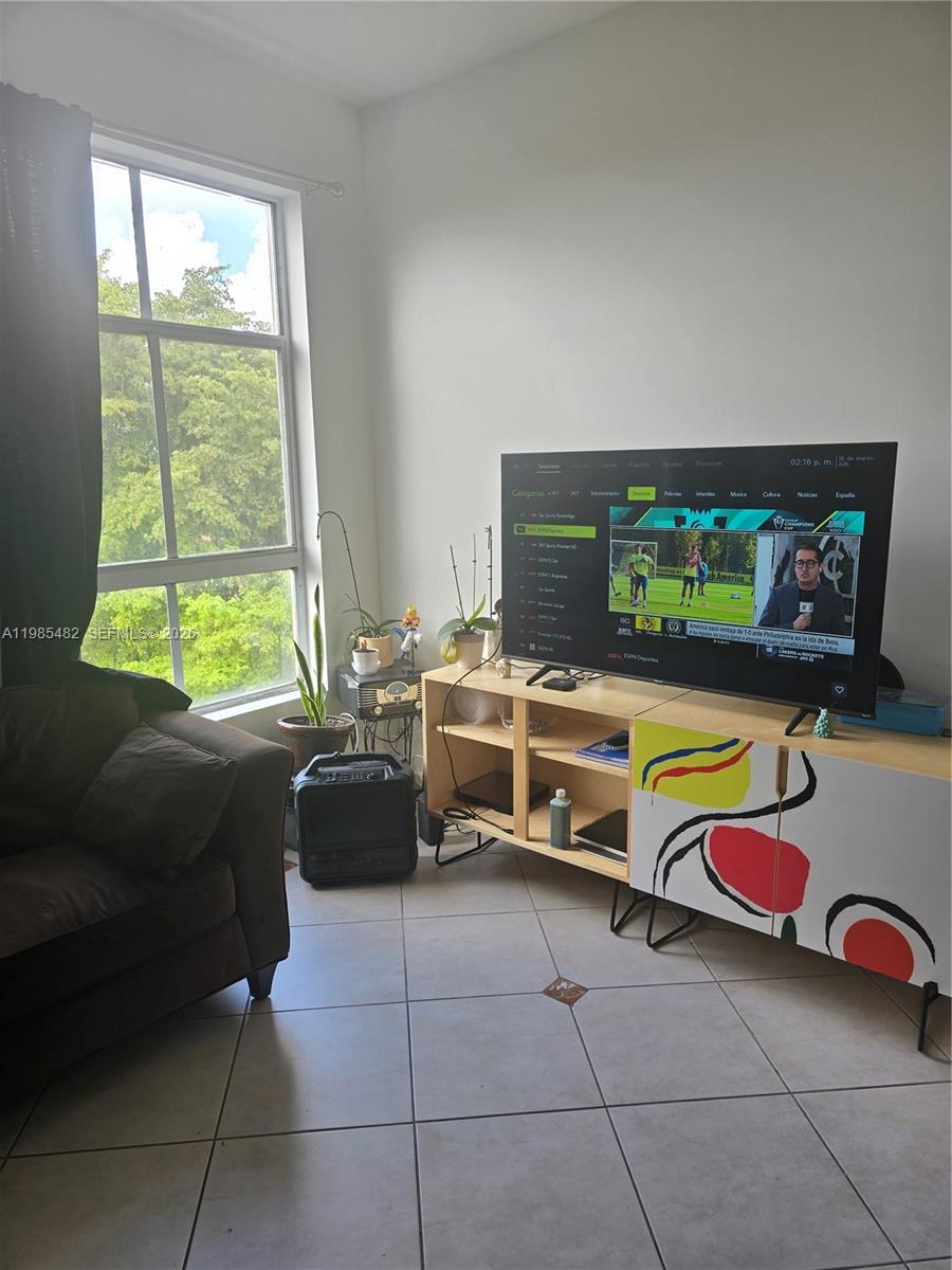 ROYAL PALMS CONDO - Residential