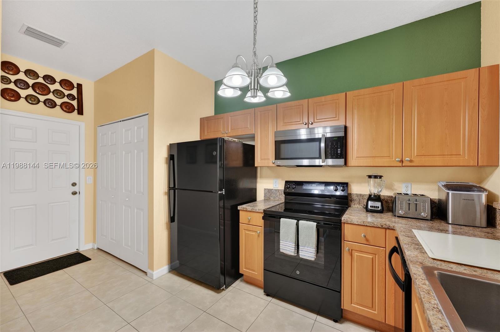 SABAL CHASE - Residential