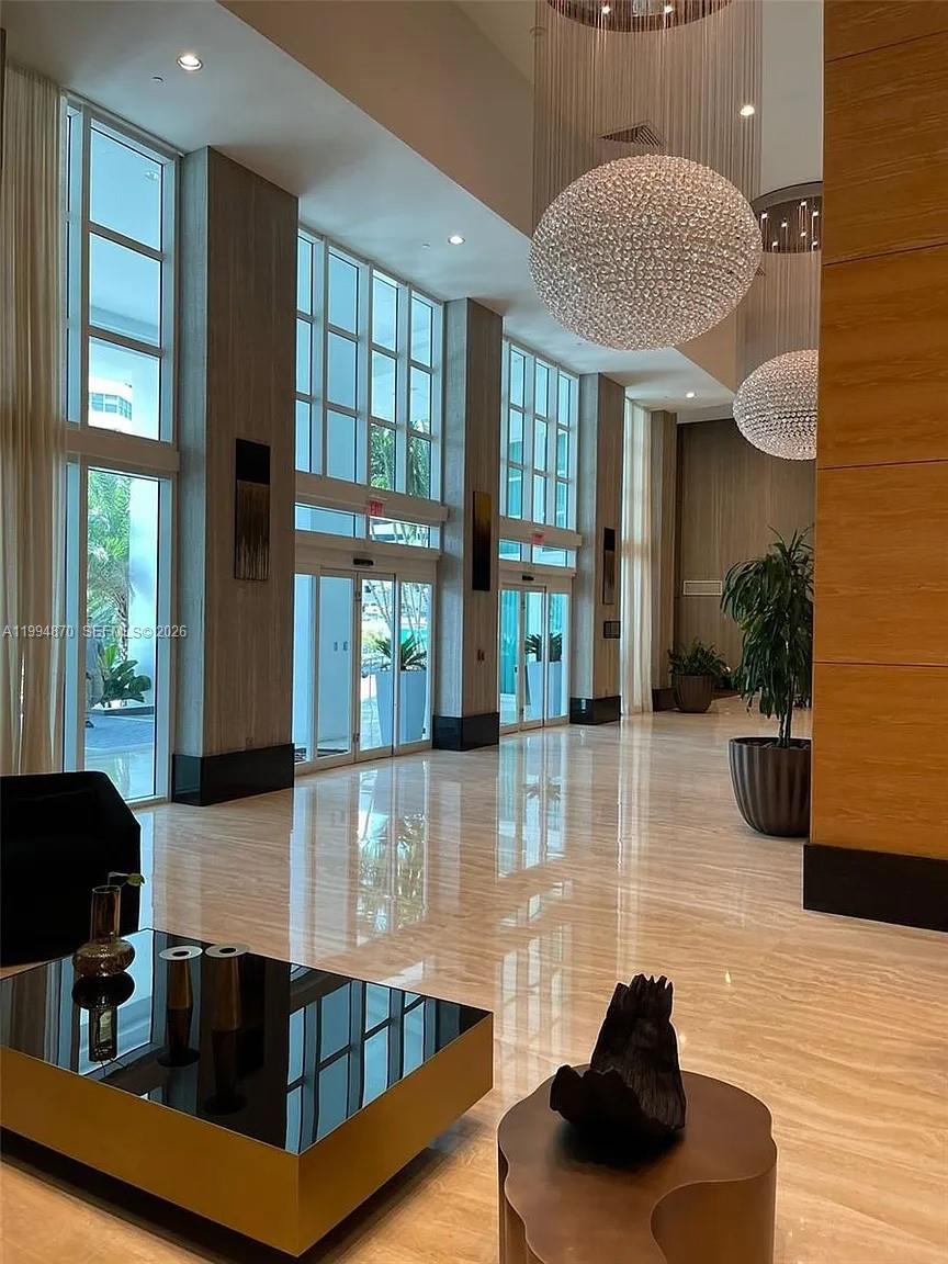 , Miami, FL, 33131/$4,950 3 3994048301