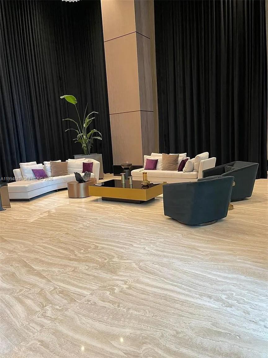 , Miami, FL, 33131/$4,950 4 4109468248