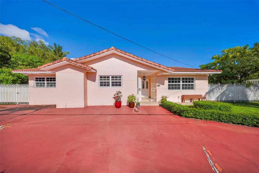 Come and discover the home of your dreams in one of the most sought-after neighborhoods in all of South Florida — Westchester.
This spectacular property features 3 bedrooms, 2 bathrooms, and a spacious backyard, perfect for family enjoyment and outdoor living. The home offers high-end finishes throughout, along with a beautifully remodeled kitchen with luxurious details that create a warm and inviting atmosphere for the entire family.
Additionally, the property enjoys an excellent location, with convenient access to parks, supermarkets, hospitals, schools, major highways, and the well-known Florida International University (FIU).
Do not miss this opportunity — schedule your showing today and see it for yourself!