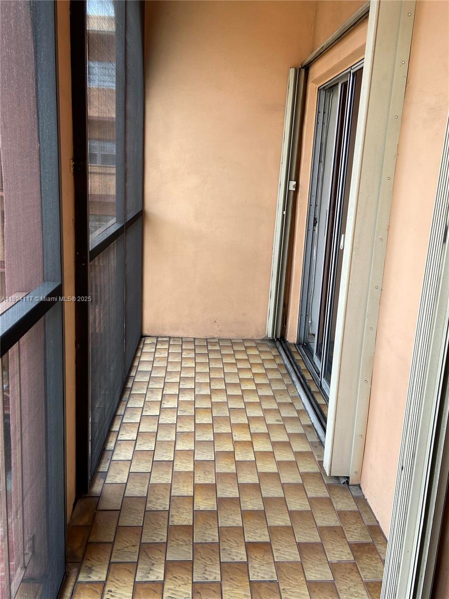 GOLDEN GATE CONDO PHASE I - Residential Lease